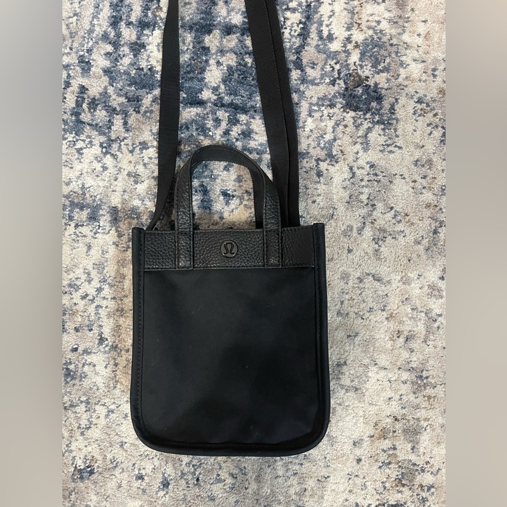 Lululemon purse